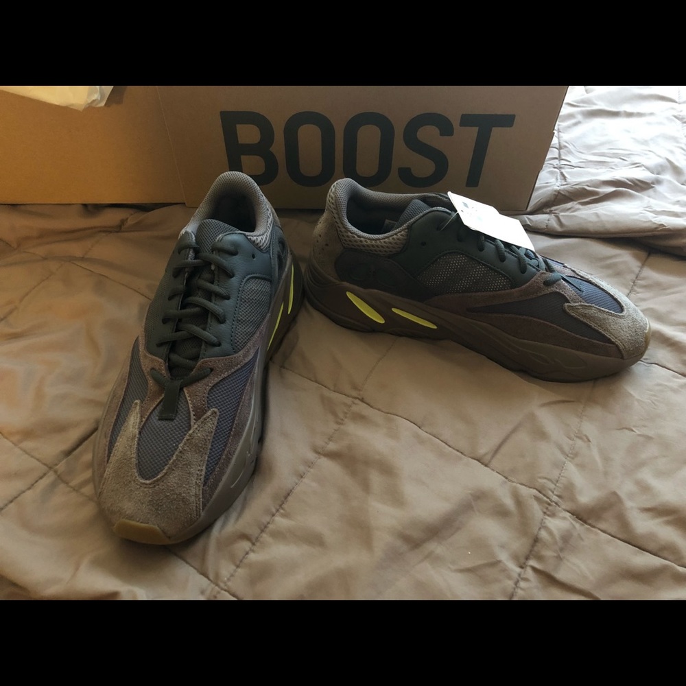Yeezy 700 Mauve